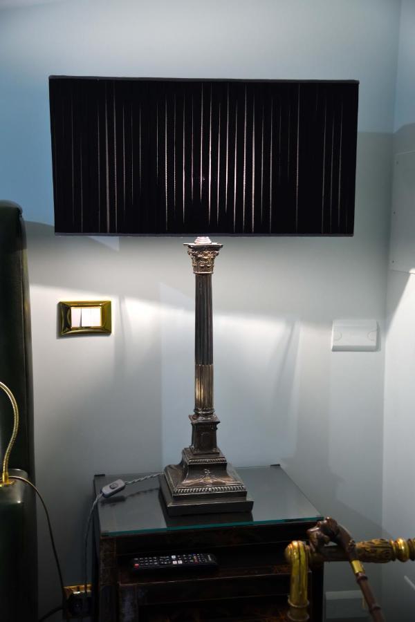 Regal House Roma Capucci 6 Hotel ภายนอก รูปภาพ