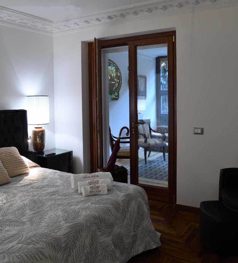 Regal House Roma Capucci 6 Hotel ภายนอก รูปภาพ