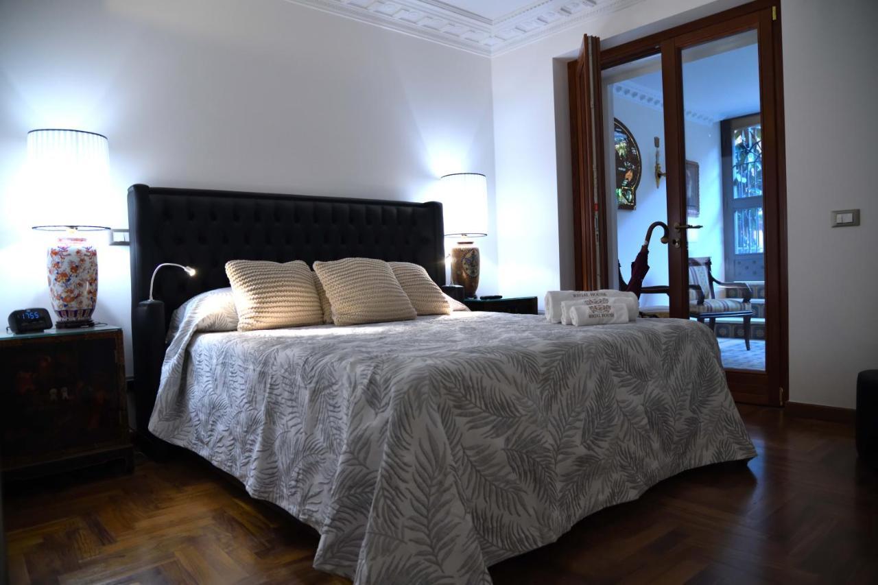 Regal House Roma Capucci 6 Hotel ภายนอก รูปภาพ