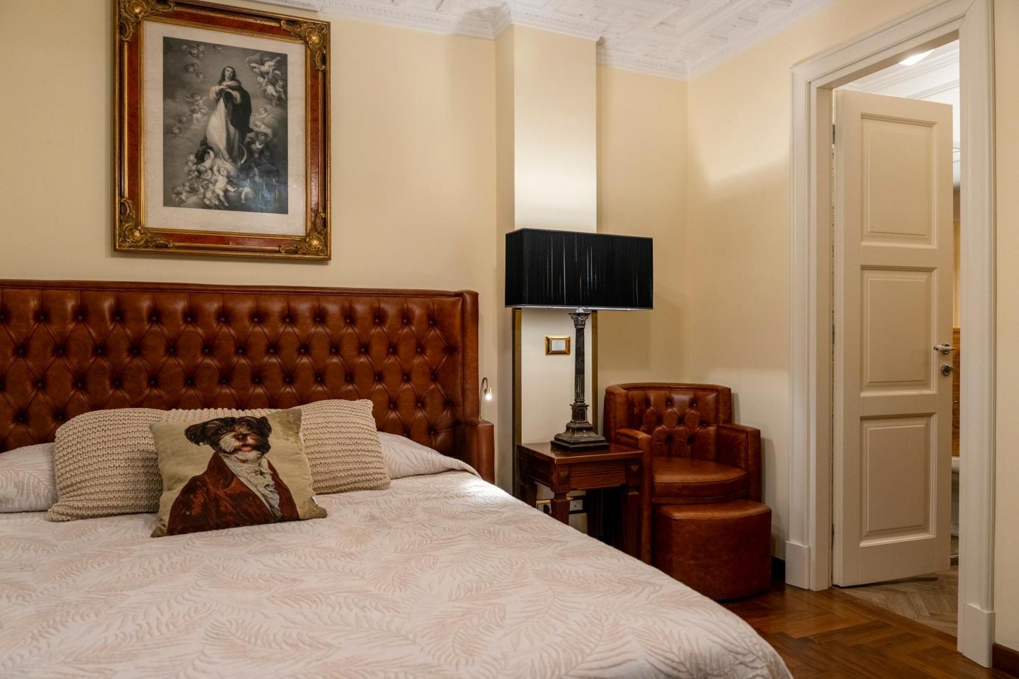 Regal House Roma Capucci 6 Hotel ภายนอก รูปภาพ