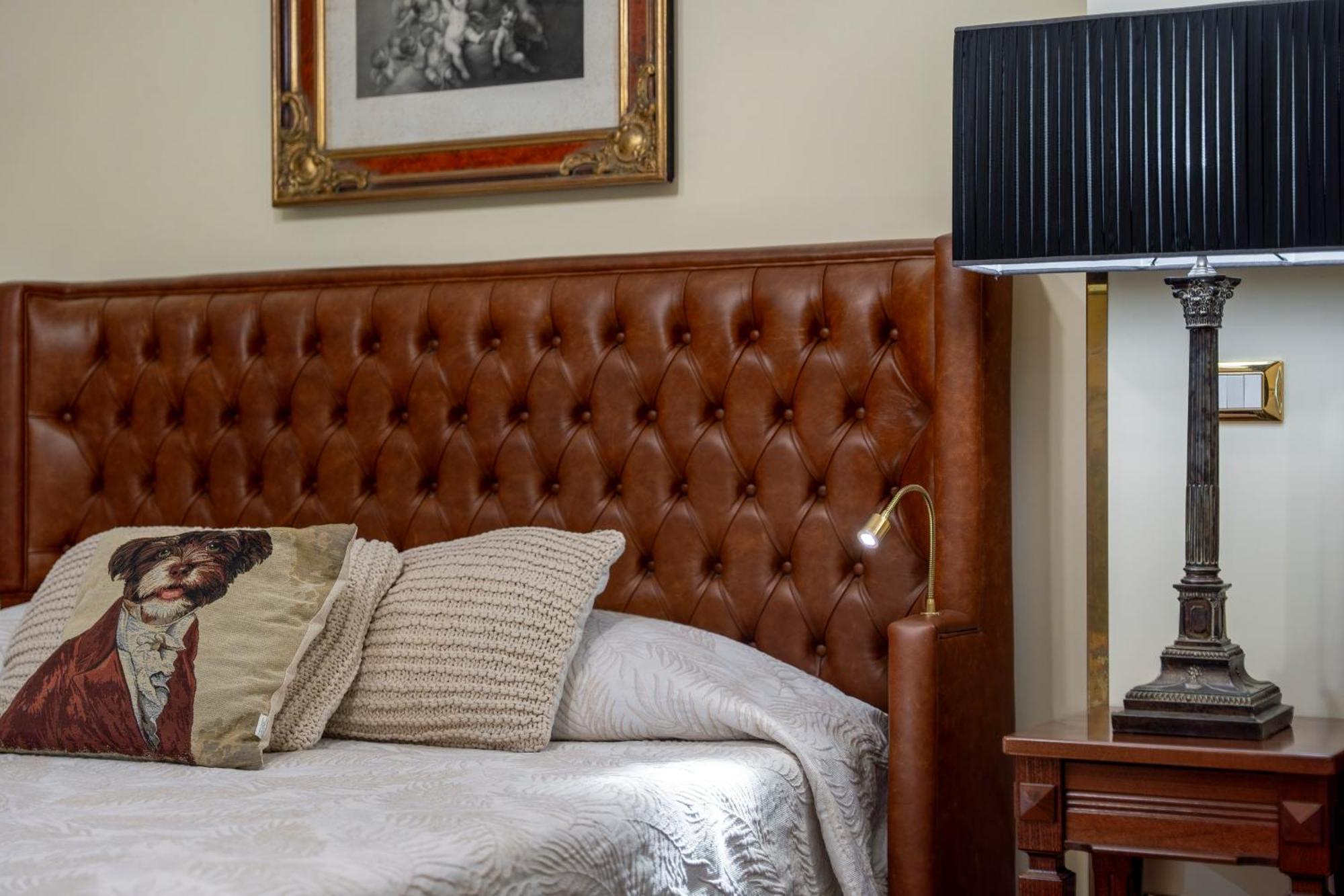 Regal House Roma Capucci 6 Hotel ภายนอก รูปภาพ
