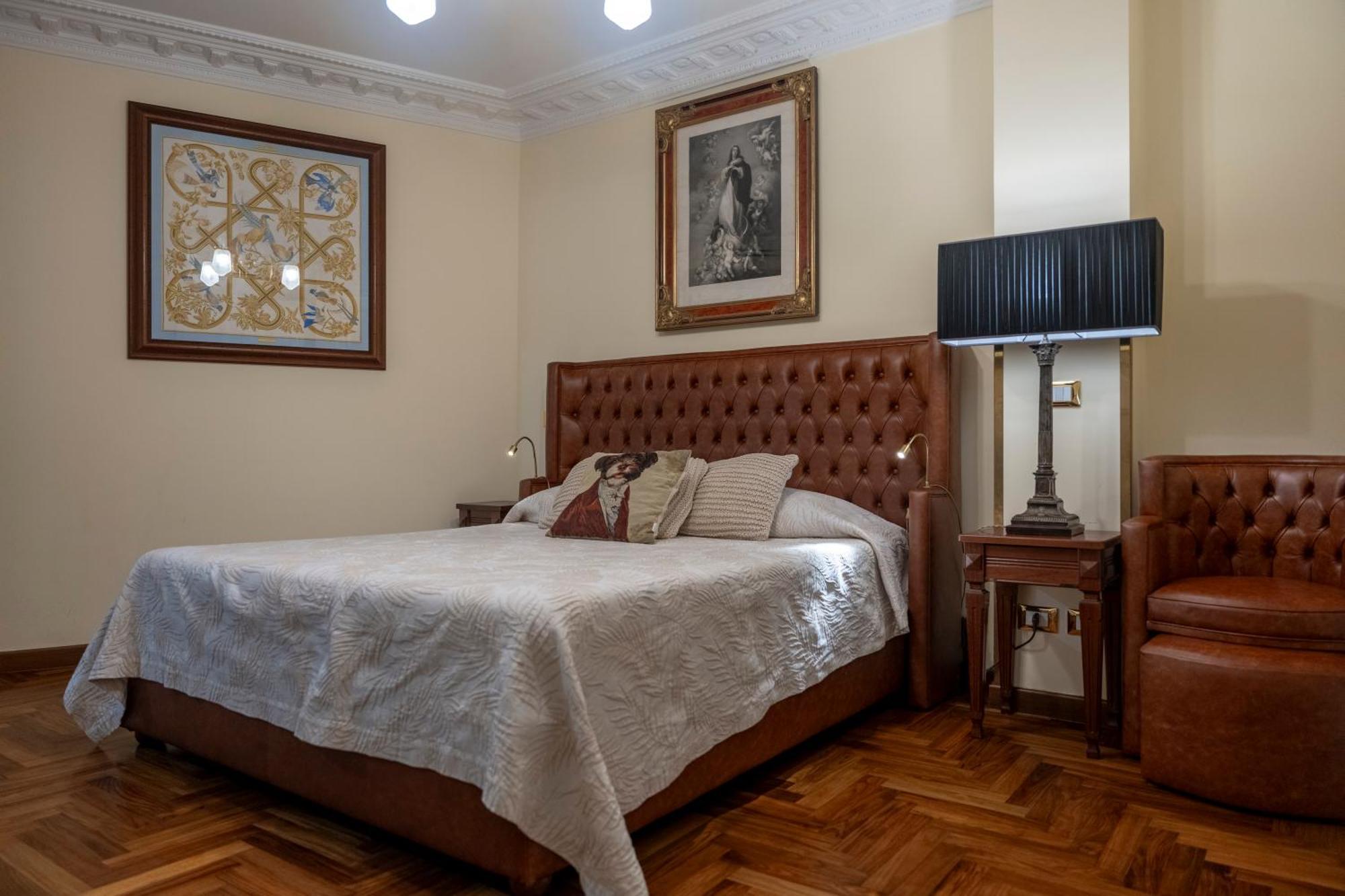 Regal House Roma Capucci 6 Hotel ภายนอก รูปภาพ